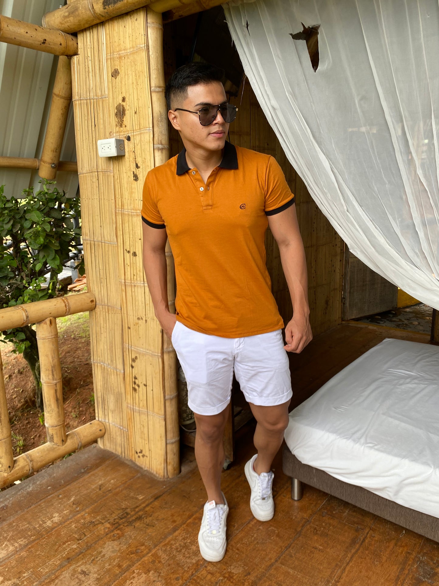 CAMISETA TIPO POLO MOSTAZA