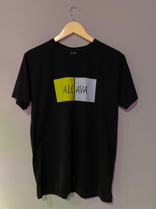 CAMISETA NEGRA ESTAMPADA