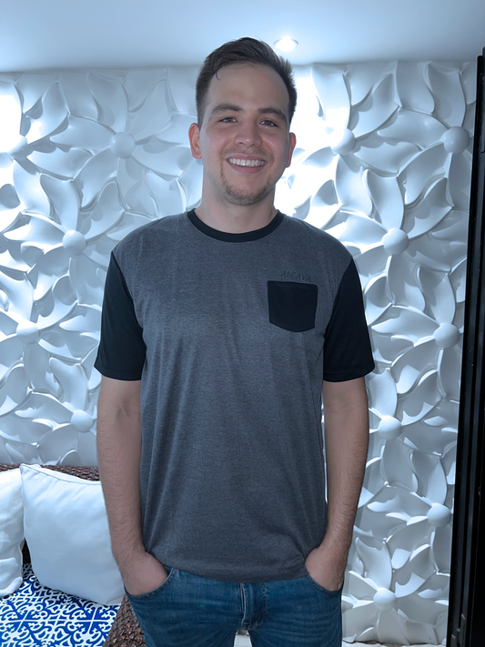 CAMISETA GRIS CON BOLSILLO