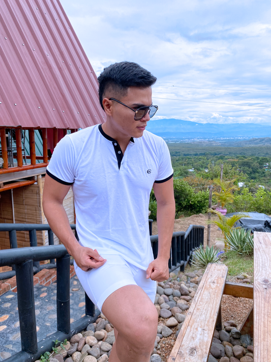 CAMISETA BLANCA CON NEGRO